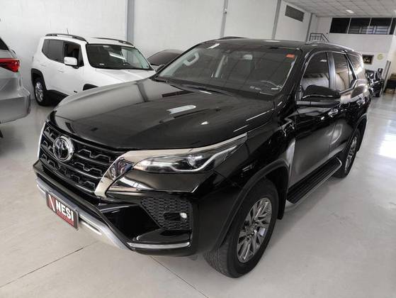TOYOTA HILUX SW4 2.8 D-4D TURBO DIESEL SRX 7L 4X4 AUTOMÁTICO